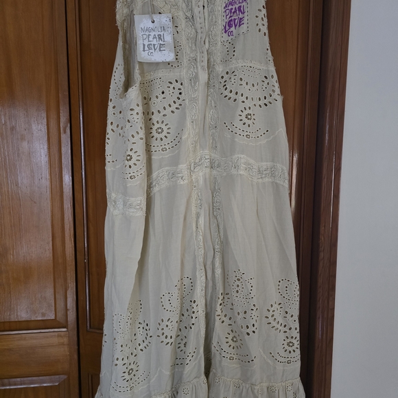 Elegant Cream Lace Dress - Picture 4 of 4